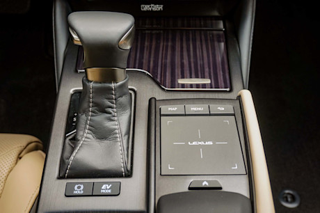 Editorial 2020 lexus es 300h 24 jl