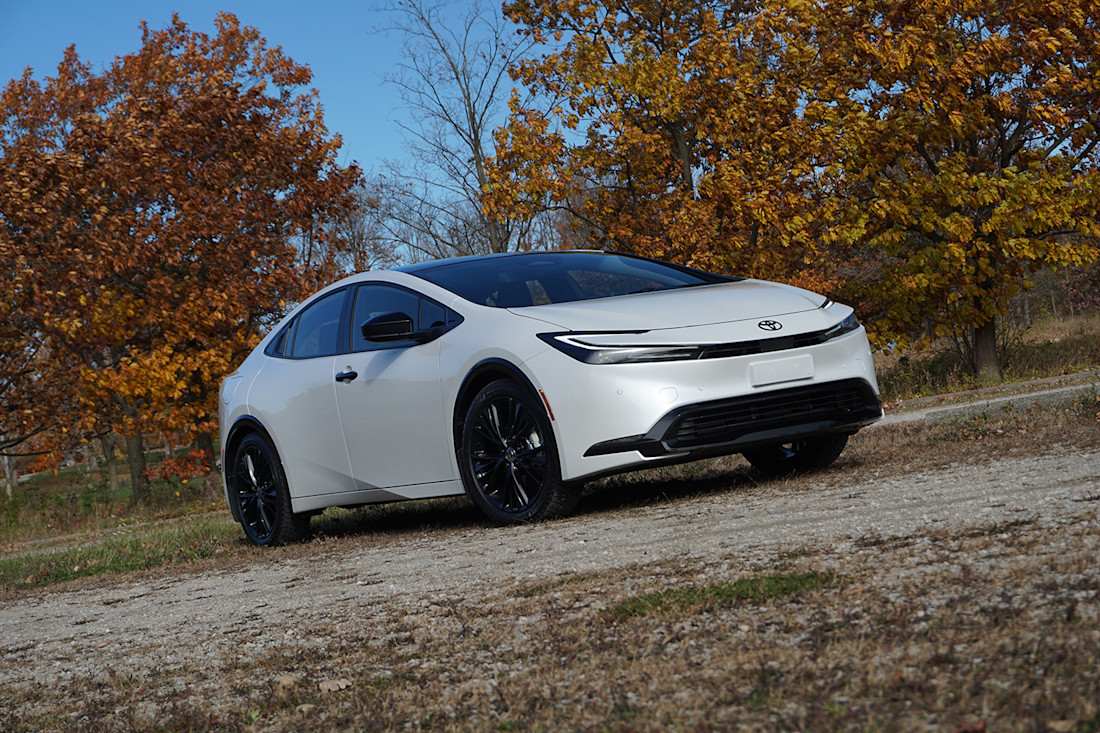 2026-toyota-prius-phev-td-di-251107-17.jpg
