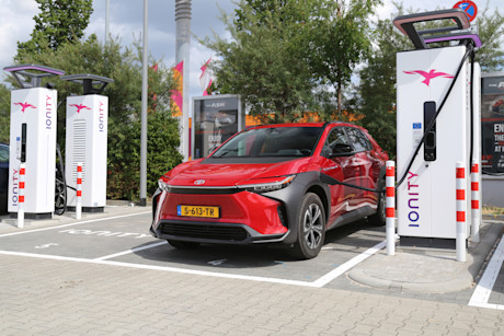 Toyota blijft maar mekkeren over elektrische auto's