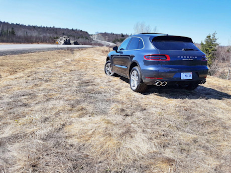Editorial 2017 porsche macan turbo performance package 06 jp