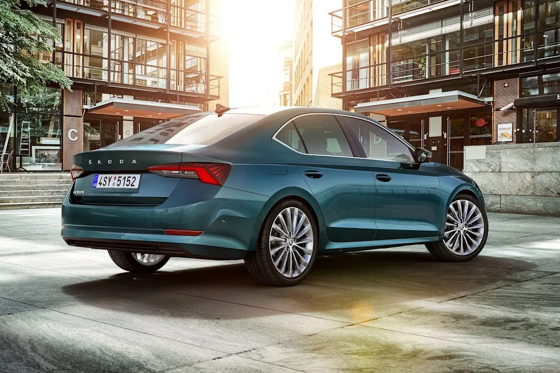 Skoda-Octavia-Hybrid-Limousine-Rear