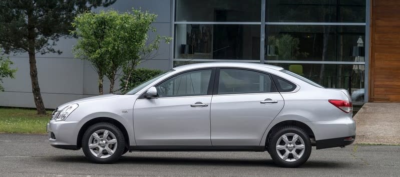 nissan-almera-side