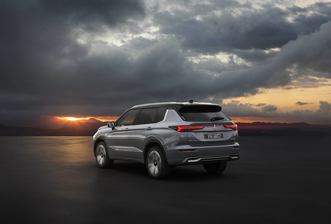 NewOutlanderPHEV(14).jpg
