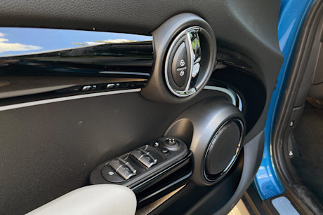 Editorial 2022 mini cooper s 5 door premierplus 36 ct