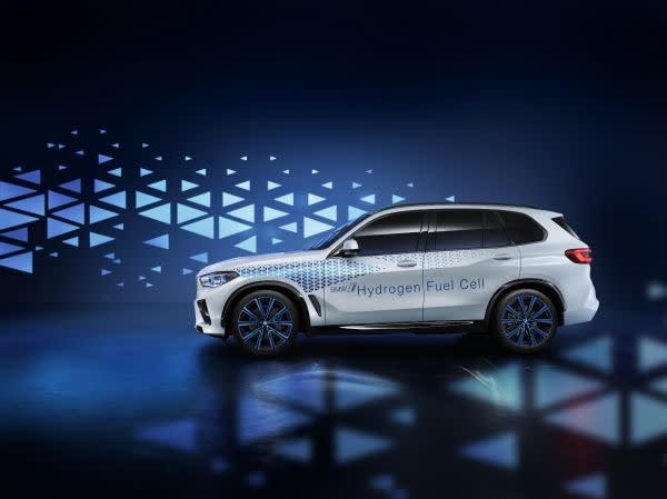 P90364753_lowRes_bmw-i-hydrogen-next-.jpg