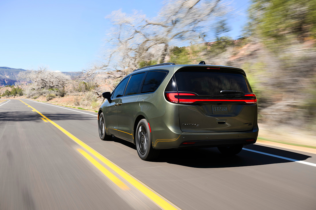 2027 Chrysler Pacifica - NF - Chrysler - 260401 - 17.jpg