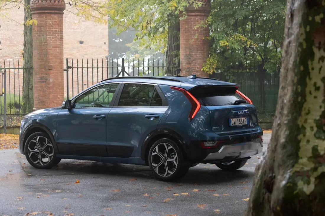 kia-nuova-niro-trifuel kia-nuova-niro-trifuel