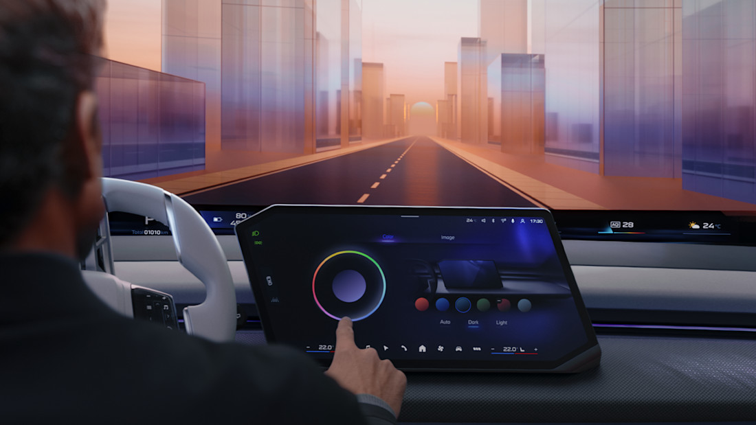BMW-Panoramic-iDrive (6).jpg