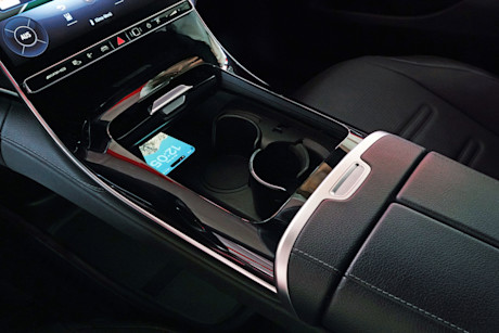 11 mercedes-amg-eqe-43-4matic-2022-mittelkonsole