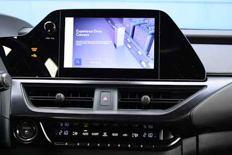 Lexus UX 300h 2025 : essai routier Body Image