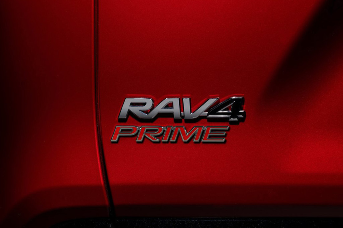 Toyota-RAV4_Prime-2021-1024-1d.jpg