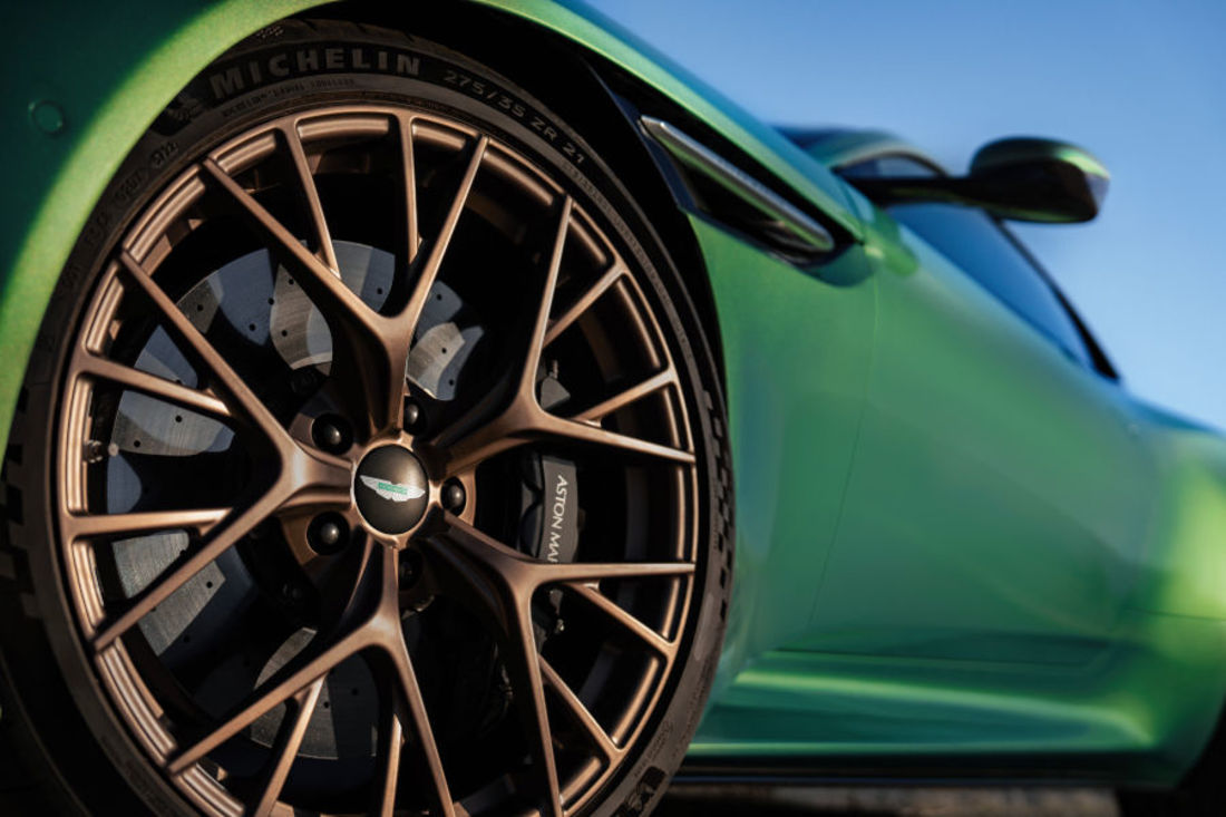 Nuevo-Aston-Martin-DB12-2023 (19).jpg