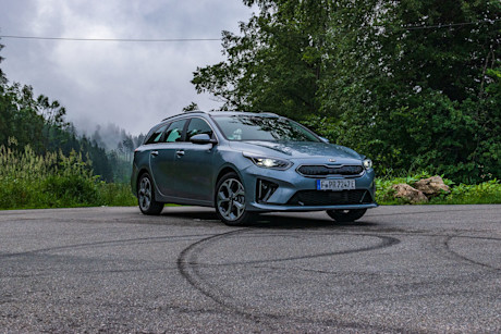 Kia-Ceed-Sportswagon-PHEV-Hero-1