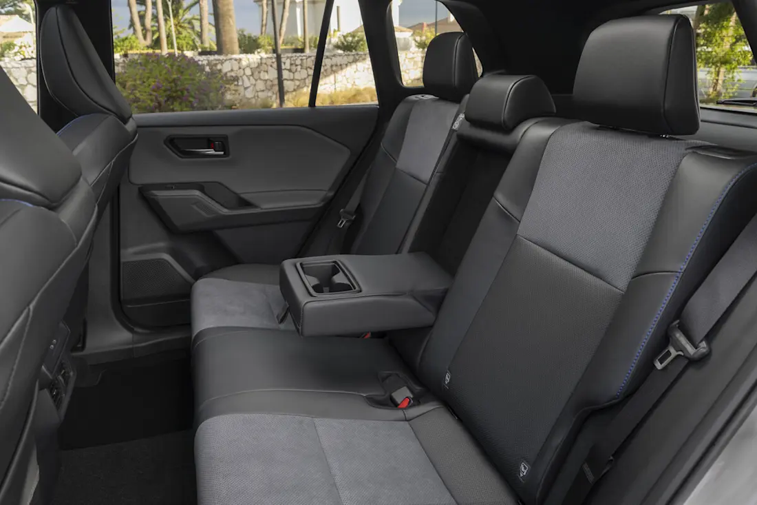 94238-2026rav4-phev-avantgarde-bronzeinterior040-web-lr