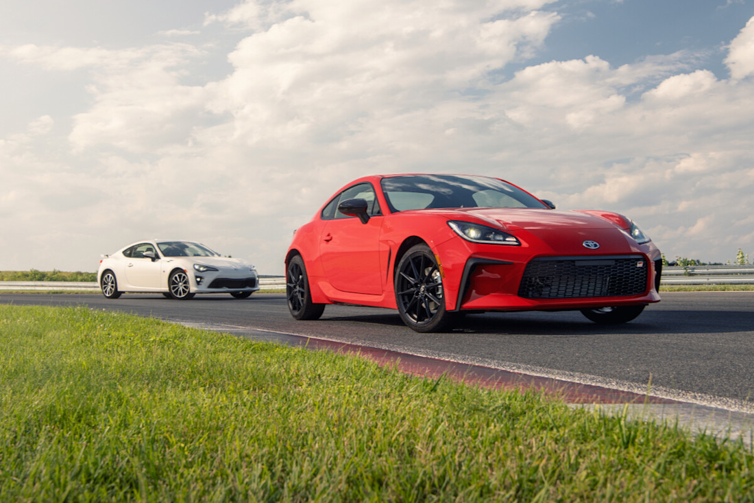 Mazda y Toyota se empeñan en mantener con vida los deportivos asequibles