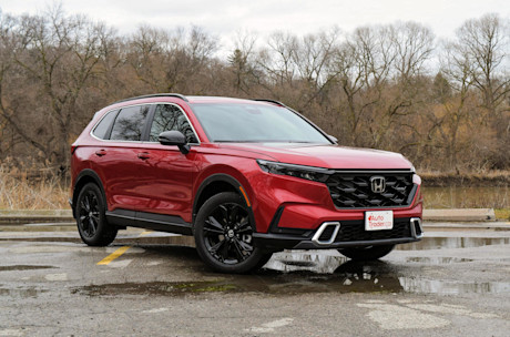 Editorial 2023 honda cr v touring hybrid 230619 02 sha