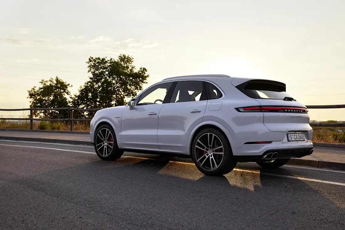 porsche-vindt-dat-jij-nog-een-suv-op-benzine-nodig-hebt-2025-06