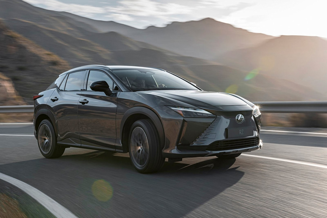 Lexus-RZ450e-Dynamic