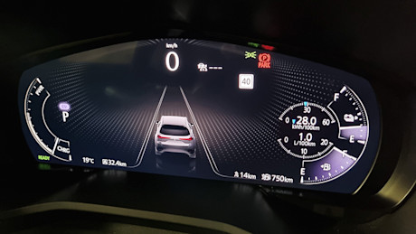 Match comparatif des VUS intermédiaires hybrides rechargeables, Édition 2024: Mazda CX-90 PHEV 2024 vs Mazda CX-70 PHEV 2025 Image