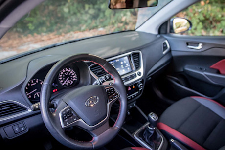 Editorial 2018 hyundai accent 5 door gls manual 17 bm
