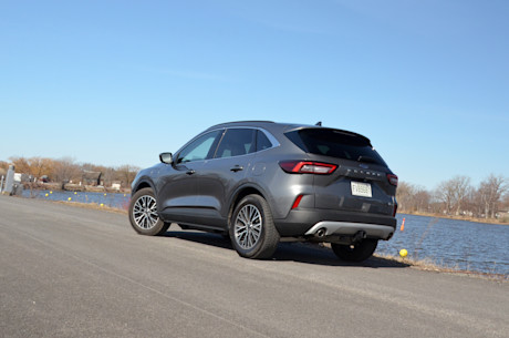 Ford Escape hybride rechargeable 2024 : essai routier Body Image