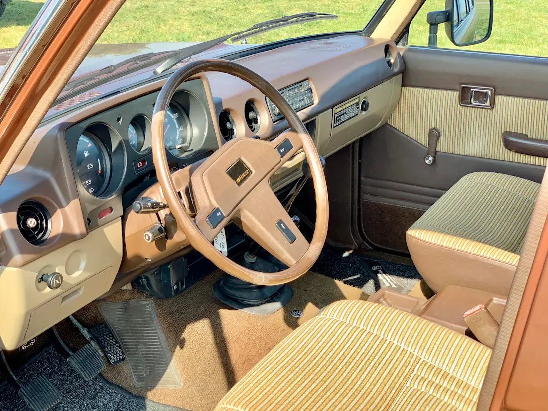 Toyota Land Cruiser 1982 Int Cockpit