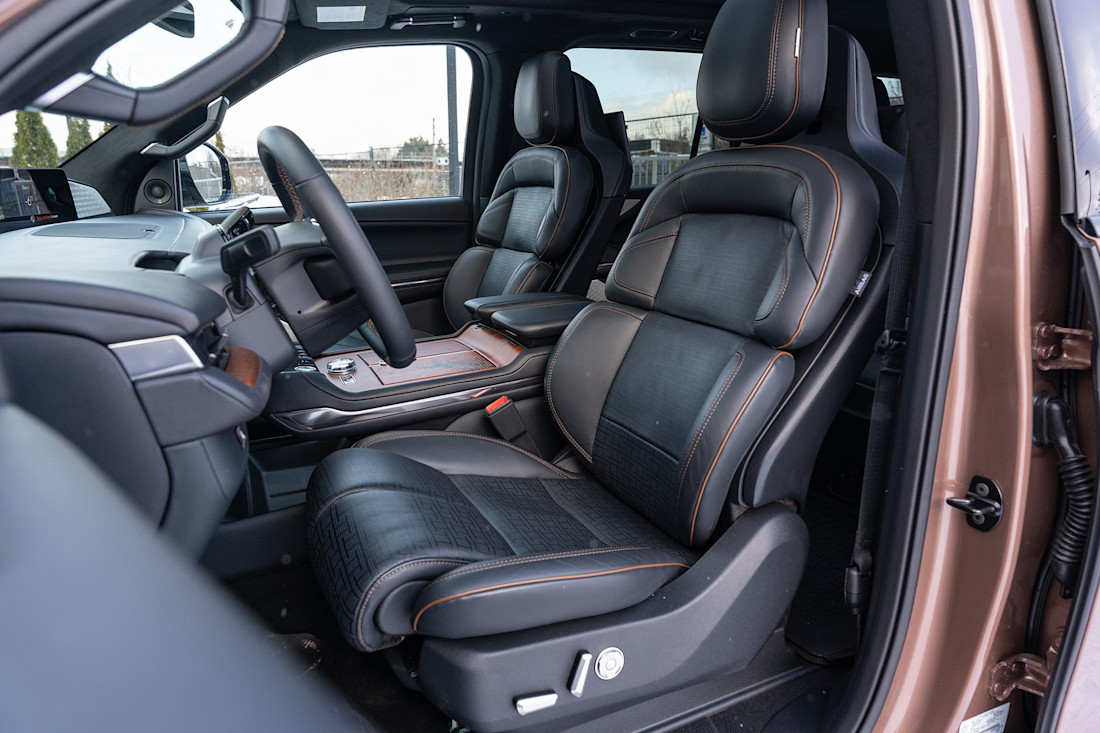 2026 Lincoln Navigator - TD - JW - 260413 - 15