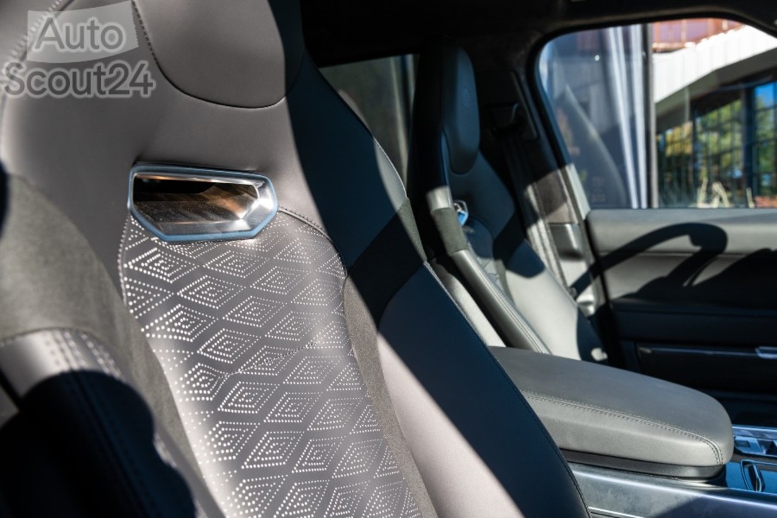 Jaguar-Land Rover SV - 3000px-21.jpg