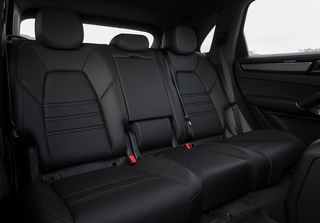 Porsche-Cayenne Turbo-2018 interior 2