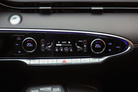 Editorial 2023 genesis electrified gv70 prestige td 230810 25 jm