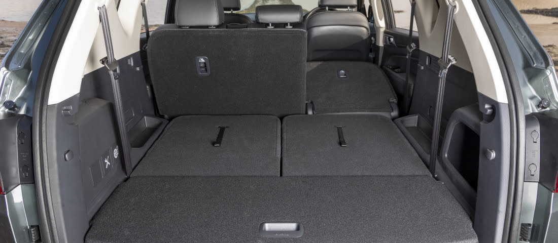 ssangyong-rexton-trunk