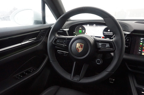 Editorial 2025porsche macan electric td jl 250225 17