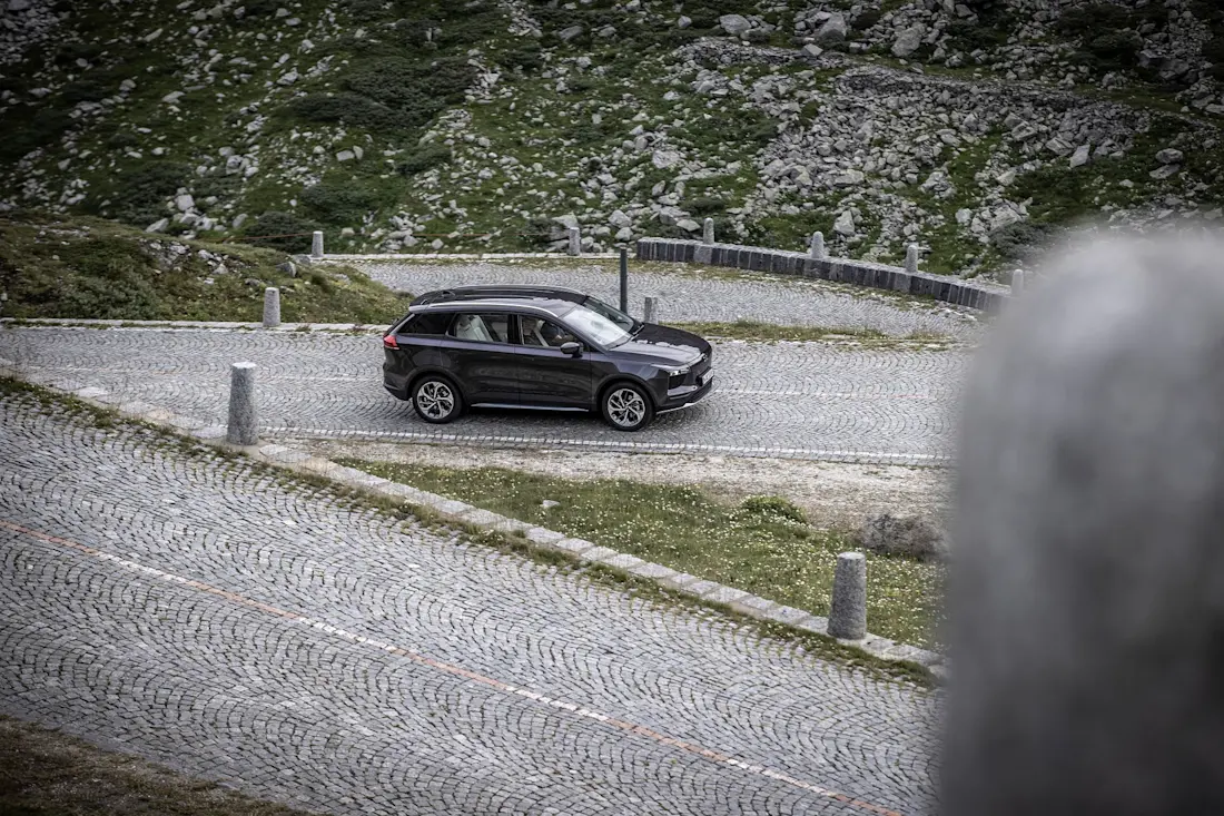 Aiways U5 Roadtrip Elektroauto AL Passstrasse Profile