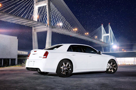 Editorial 03c 2012 chrysler 300 srt8
