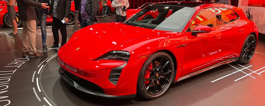 Porsche Taycan GTS Sport Turismo 1