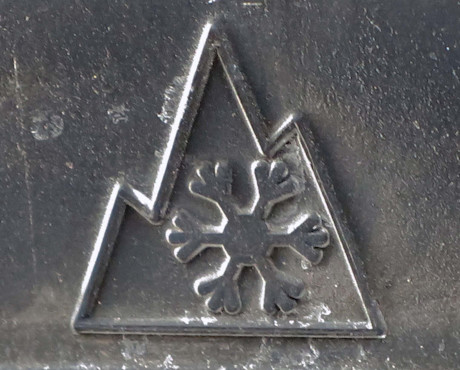 Editorial 04 mountain snowflake logo jm