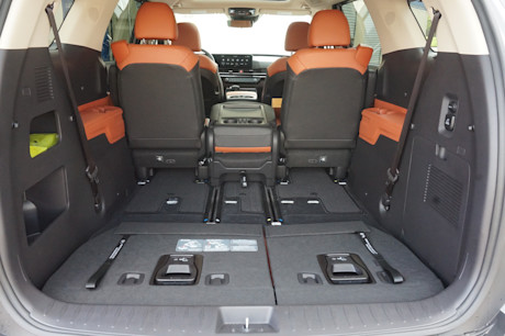 Editorial 2025 kia carnival jl 31