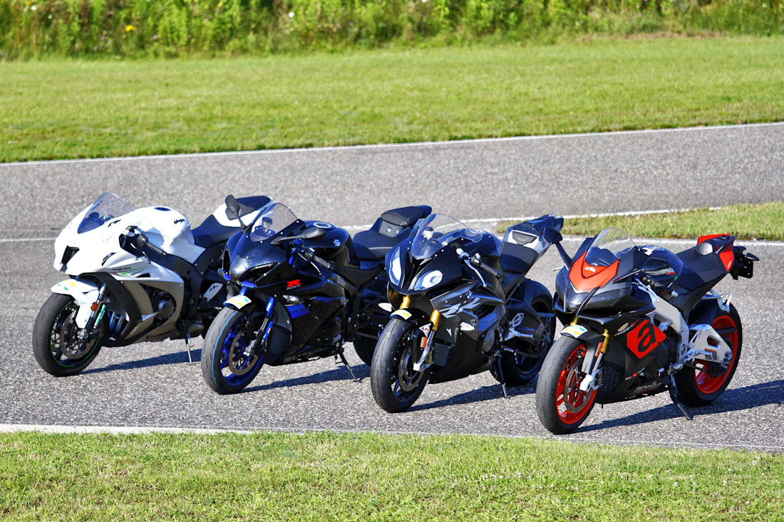 Editorial 2017 superbikes comparison 03 db