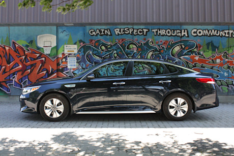 Editorial 2017 kia optima hybrid chase 0012
