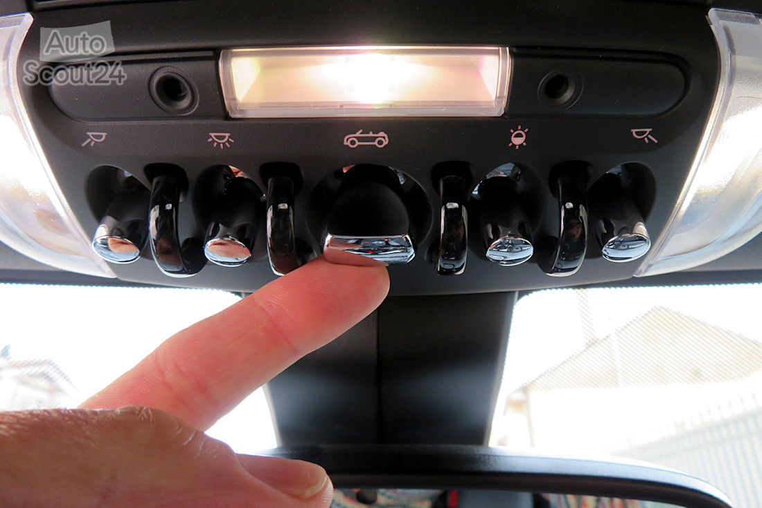 19_mini cabrio jcw_boton capota.JPG