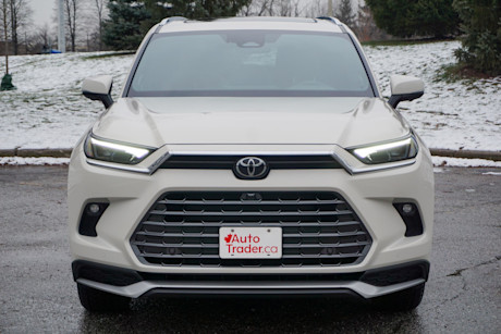 Editorial 2024 toyota grand highlander platinum hybrid max td 240131 01 di