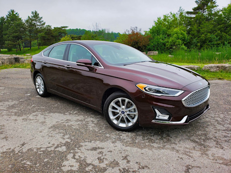 Editorial 2019 ford fusion energi titanium 03 sw