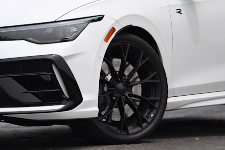 Toyota GR Corolla vs Volkswagen Golf R : match comparatif Image