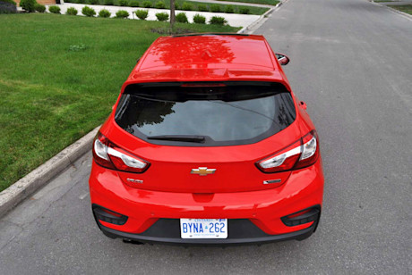 Editorial 2017 chevrolet cruze hatchback premier 09 mb