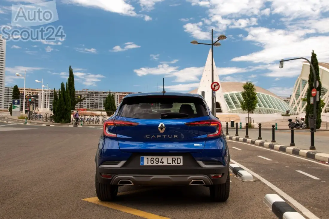 RENAULT CAPTUR e-TECH HYBRID 001 (1) RENAULT CAPTUR e-TECH HYBRID 001 (1)