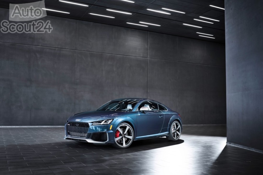2022-Audi-TT-RS-Heritage-Edition-01.jpg