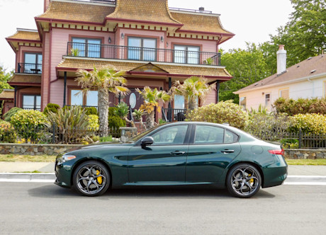 Editorial 2021 alfa romeo giulia ti sport awd 04 sh