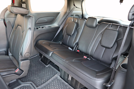 2025 Chrysler Grand Caravan Review Body Image