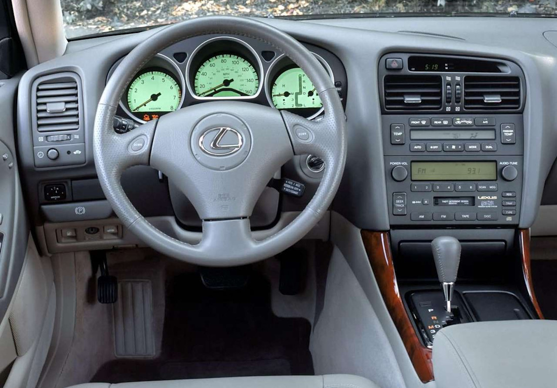 Lexus-GS300-2004 interior