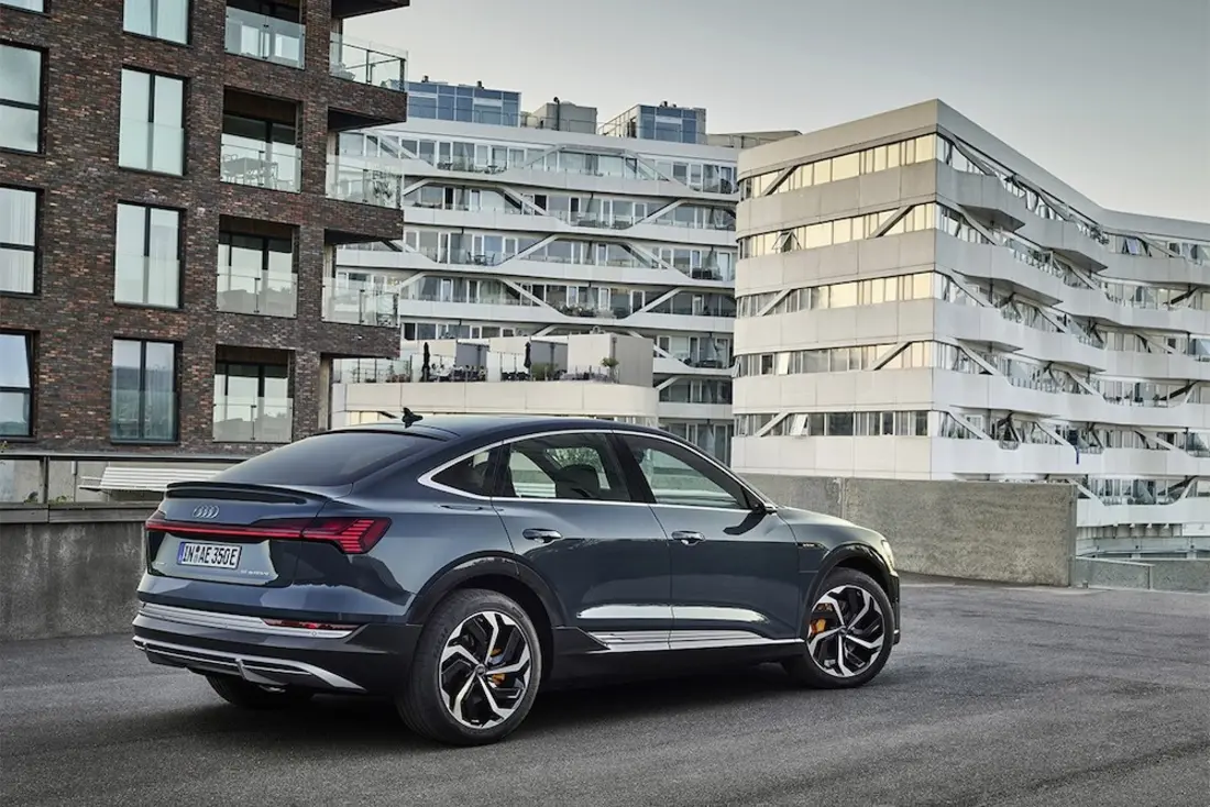 AS24 Test Audi E-Tron achter AS24 Test Audi E-Tron achter